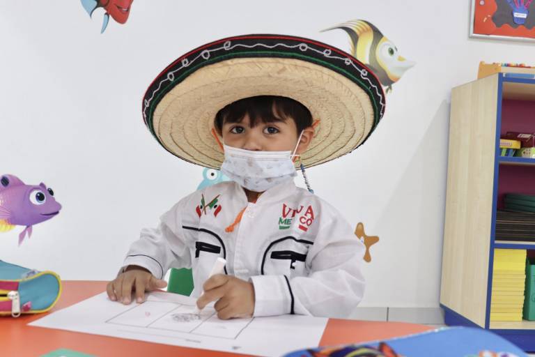 Conmemoran la Independencia de México en el Colegio SEBEC