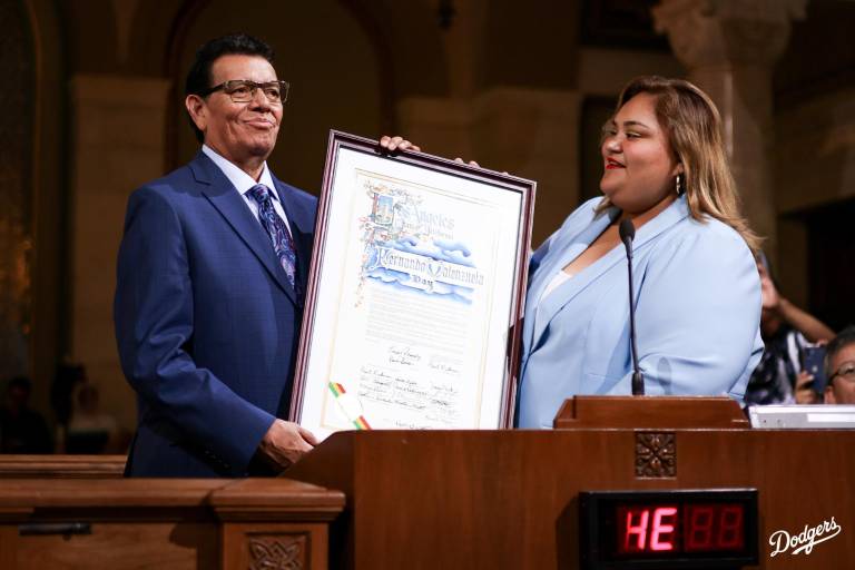 Proclaman el 11 de agosto el Día de Fernando Valenzuela en Los Ángeles
