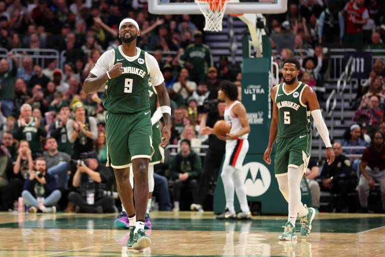 Milwaukee remonta 26 puntos en contra para imponerse a Portland
