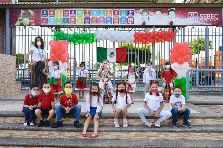 Conmemoran la Independencia de México en el Colegio SEBEC