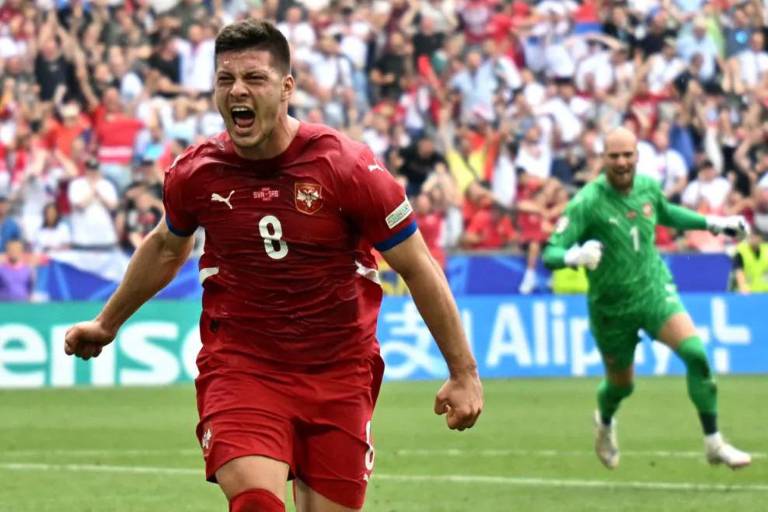 Jović rescata a Serbia ante Eslovenia