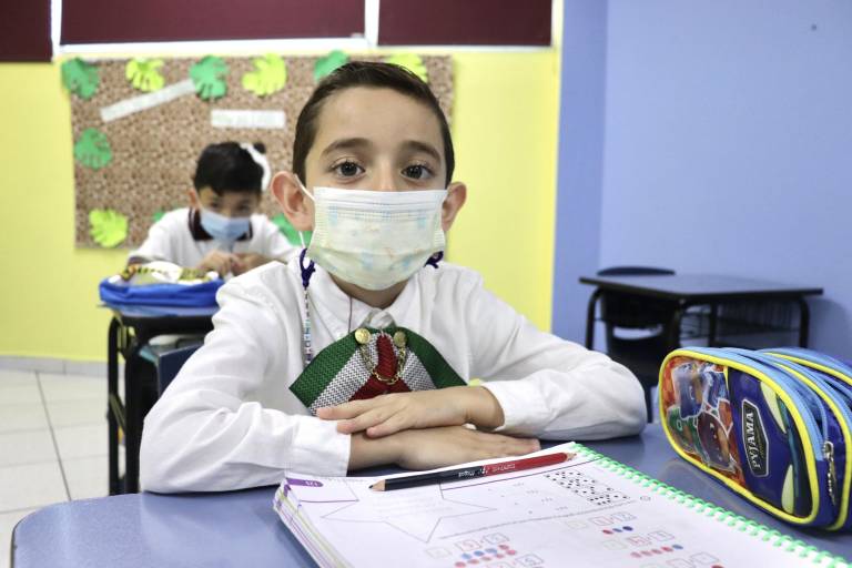 Conmemoran la Independencia de México en el Colegio SEBEC