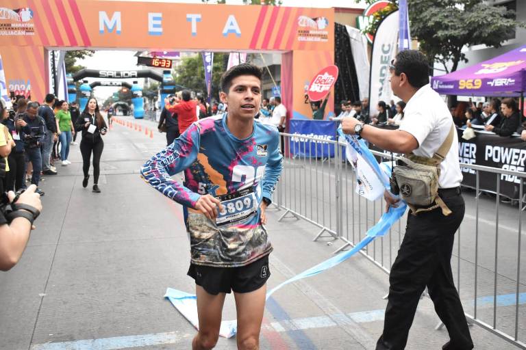 Irrumpe el escuinapense Roberto Medina en el Maratón Internacional de Culiacán