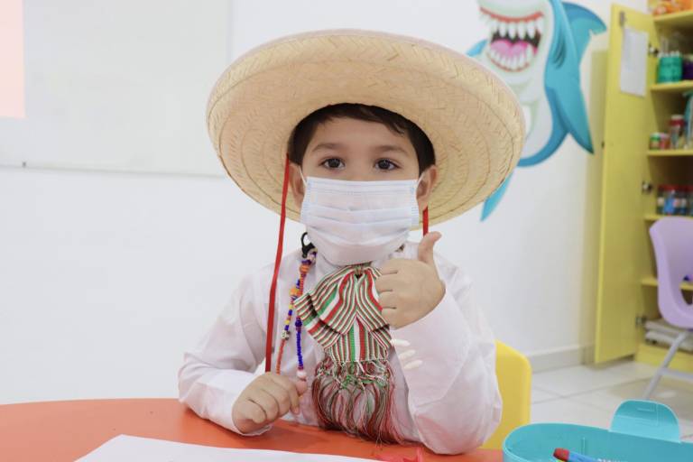 Conmemoran la Independencia de México en el Colegio SEBEC