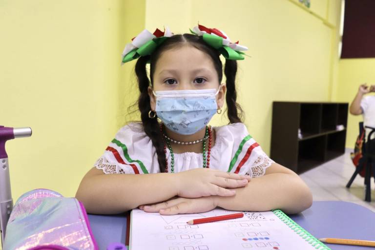 Conmemoran la Independencia de México en el Colegio SEBEC