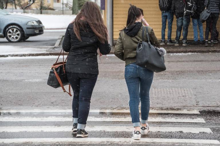 Las adolescentes se enfrentan a tasas alarmantes de violencia de pareja: OMS