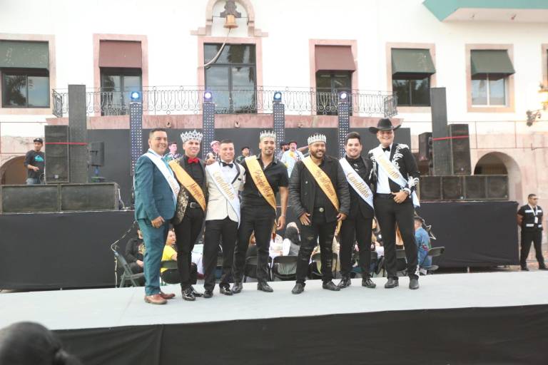 Disfrutan mazatlecos de la elección de Víctor Quiroz y Melanie Alarcón