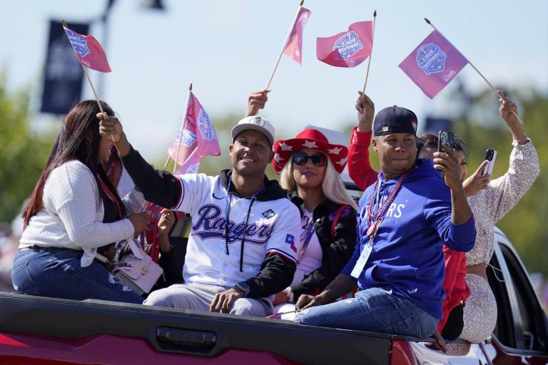 Rangers celebran su primera Serie Mundial con un desfile en Arlington