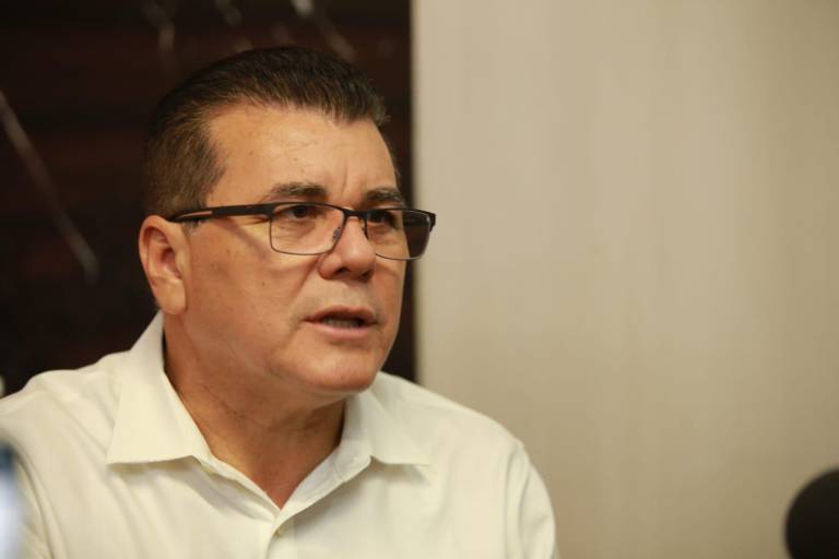 Denuncia Édgar González que ‘cártel jurídico’ tiene campaña en su contra