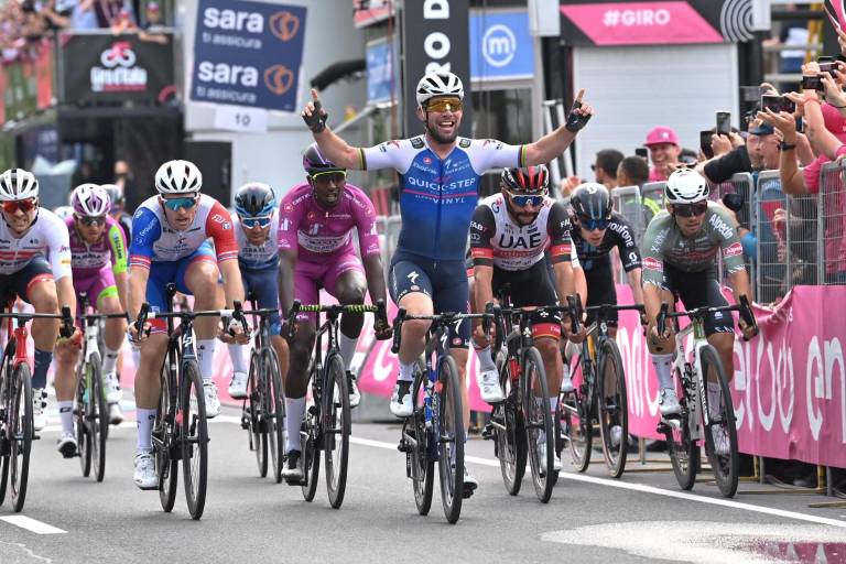 Mark Cavendish gana el sprint y agranda su leyenda en el Giro de Italia