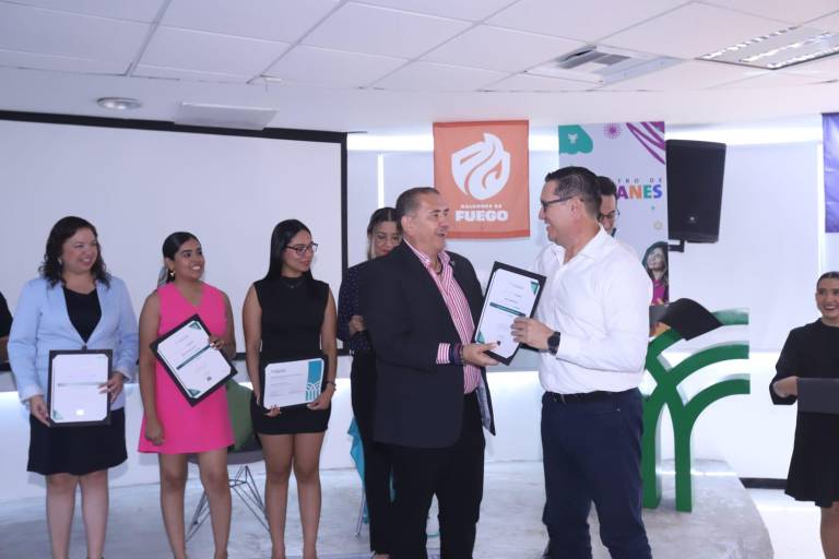 Realizan Ceremonia Orgullo de entrega del Certificado en Psicología Positiva de Skilling Center, en Tecmilenio