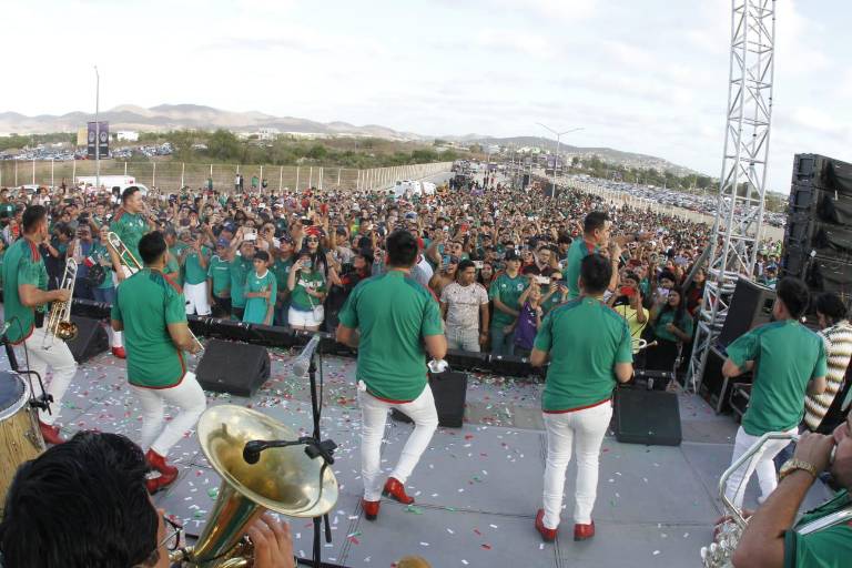 ‘Pintan de verde’ el Kraken en una fiesta familiar de futbol