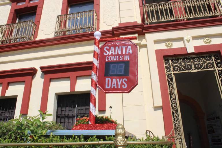 El Rosario se pinta de verde con El Grinch en la gala navideña