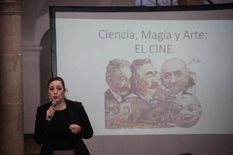Aborda Dalila Sammanta Rivas la evolución del cine en charla