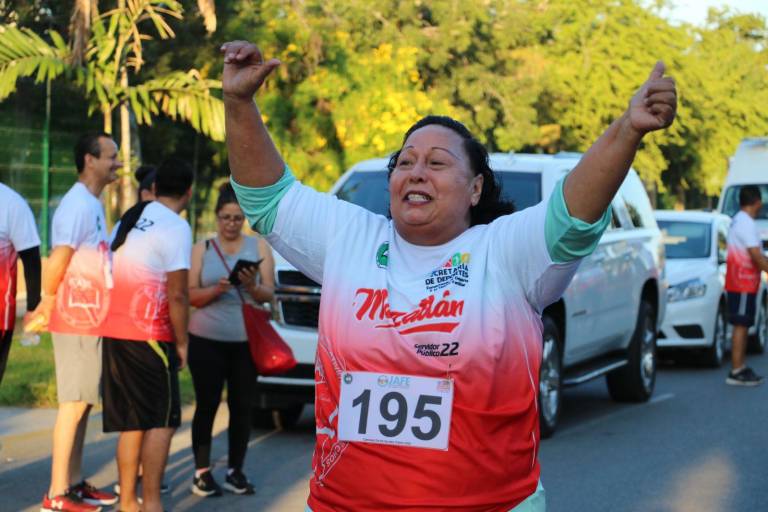 Promueve STASE cultura física en la Caminata del Servidor Público 22’