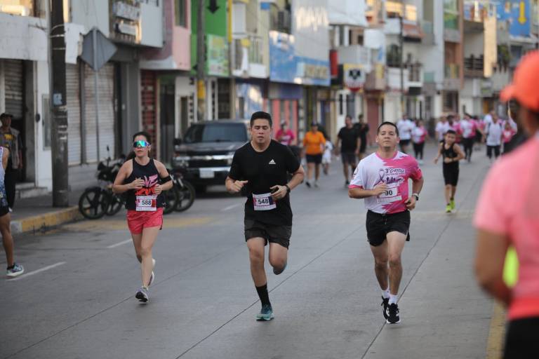 Rendón y Llorente dominan carrera Lazos por la Vida