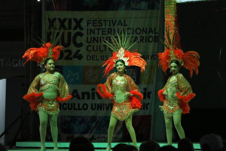 Disfrutan del espectáculo de danza ‘Noches de carnaval’