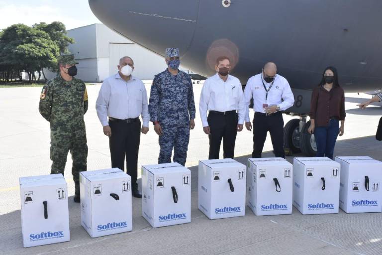 Llegan vacunas para jóvenes de 15 a 17 años de Sinaloa