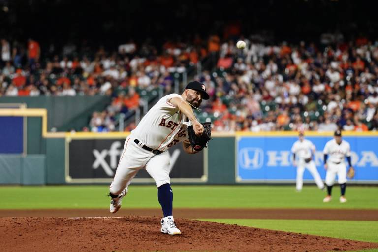 El sinaloense José Luis Urquidy lanza con efectividad, pero se va sin decisión ante Tampa Bay