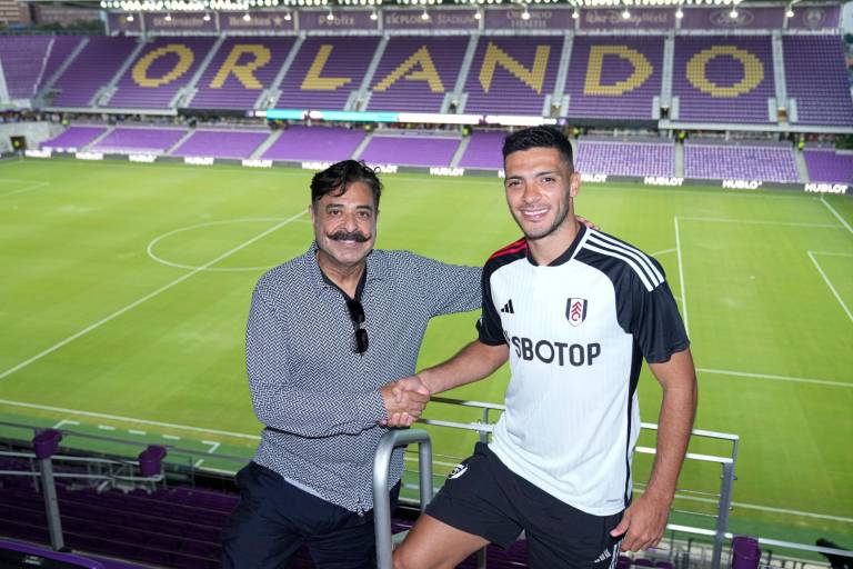 Presentan a Raúl Jiménez con el Fulham