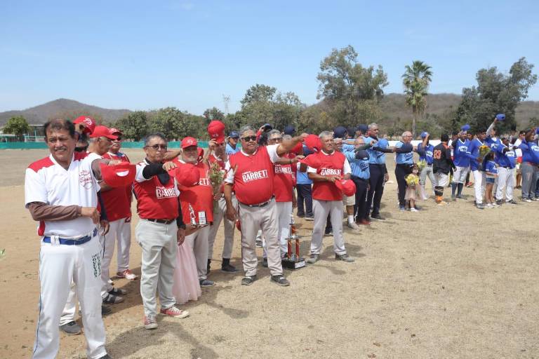 Se inauguran las ligas de beisbol Libre y Máster del Club Chololos