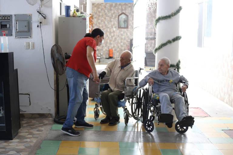 Llaman a ‘apadrinar’ a abuelitos del Asilo de Ancianos de Mazatlán esta Navidad