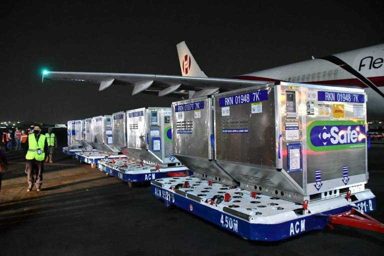 Millón y medio de vacunas de AstraZeneca llegan a México