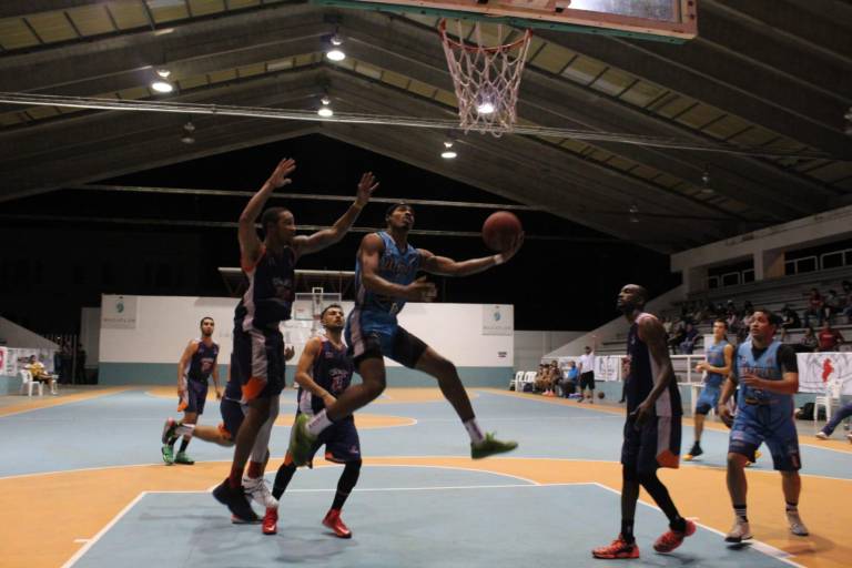 Delfines de Mazatlán alarga su poderío jugando en casa