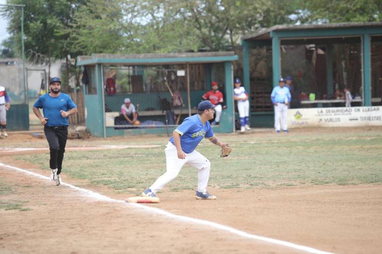 Hotel El Cid no cede terreno en Liga Meseros al Bat