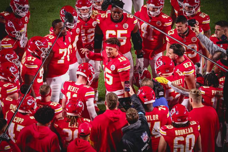 Chiefs trata de conservar ventaja de locales en playoffs; visitan a Steelers en Navidad