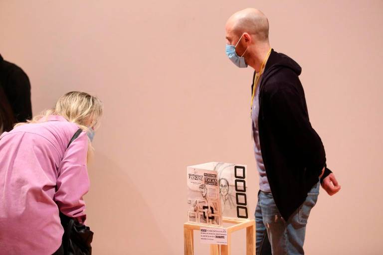 Exhibe 2 exposiciones en sus galerías