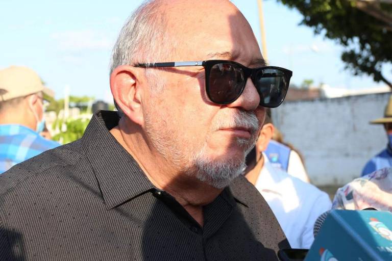 ‘El Químico’ se va otra vez de viaje, a Texas; dice que insiste en la donación de vacunas contra el Covid