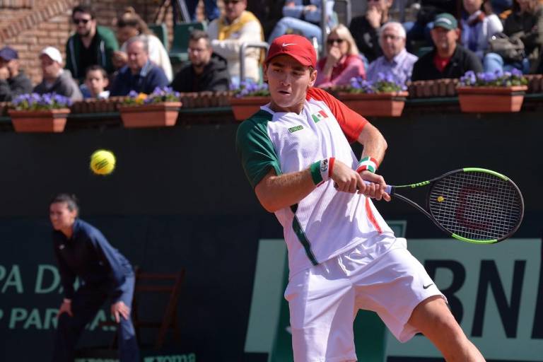 Avanza Luis Patiño a la segunda ronda en Portugal