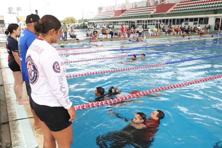 Imparten a salvavidas curso de certificación en rescate en áreas inundadas y corrientes rápidas