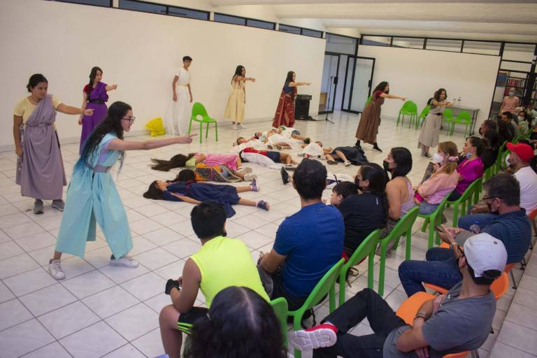 Culmina Taller de Artes Escénicas para principiantes con espectáculo de canto, danza y actuación