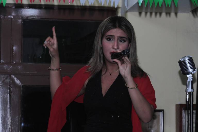 Deleitan Óscar Gómez y Andrea Rice con su voz en Noche Mexicana