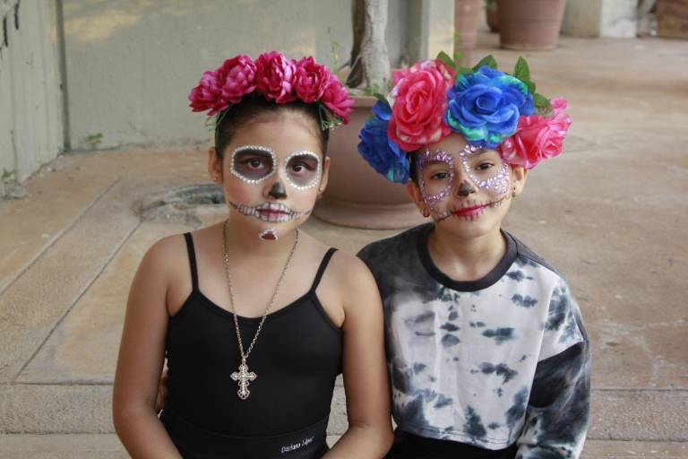 En el Isic celebran con altares y artes escénicas el Día de Muertos