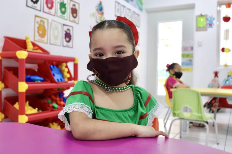 Conmemoran la Independencia de México en el Colegio SEBEC