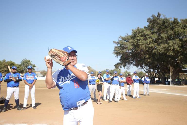 Gran fiesta se vive durante la ceremonia inaugural de la Liga de Beisbol Sabatina Interna 2022 del Club Polluelos