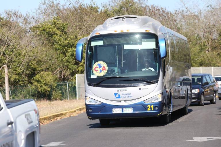 Las Águilas del América aterrizan en Mazatlán para su duelo ante los Cañoneros