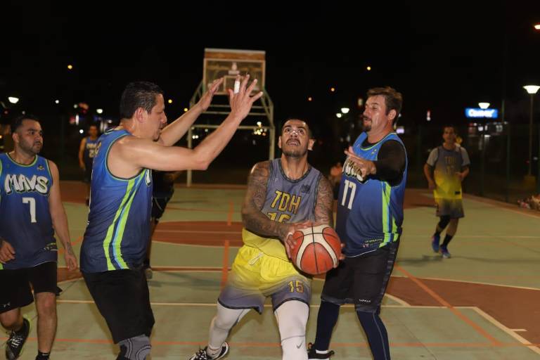 Definidos semifinalistas Veteranos en Baloncesto Parque Lineal