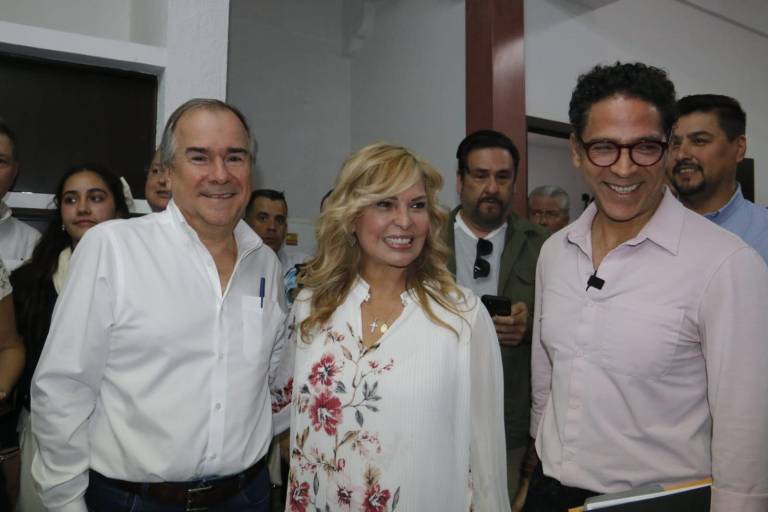 Juan Alfonso Mejía, Brenda Látigo y Pío Esquer se registran en el PAN por diputaciones federales