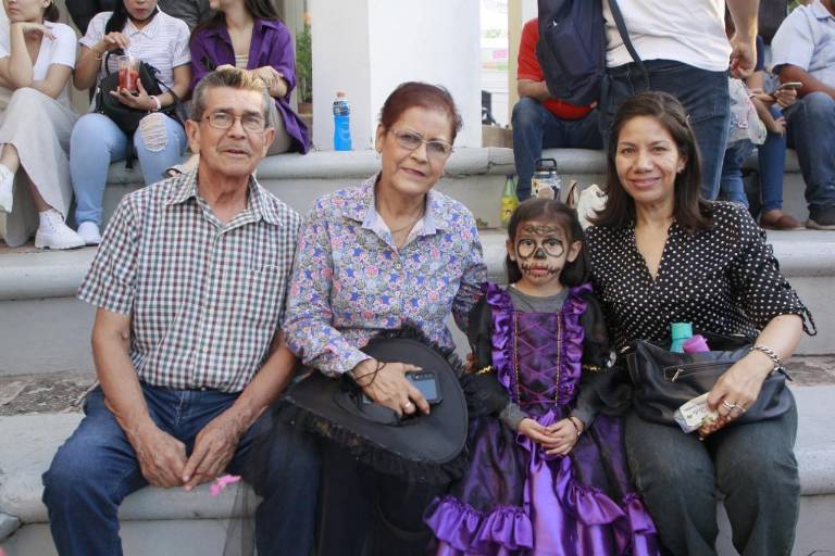 En el Isic celebran con altares y artes escénicas el Día de Muertos