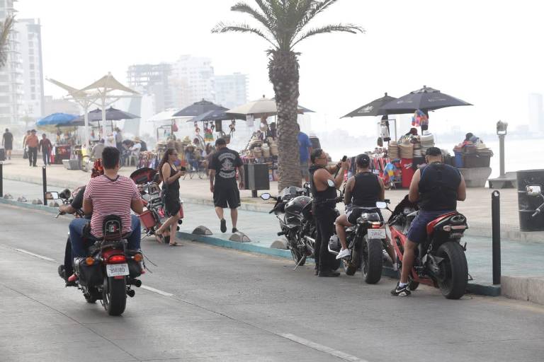 Mazatlán, con motos, turismo y tráfico este viernes