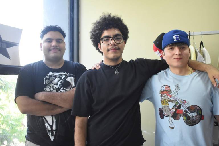 Muestran emprendedores sus productos en el ‘Mercado Creativo Yameto’