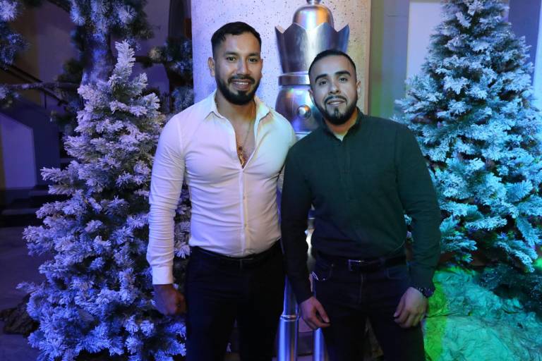 Disfrutan mazatlecos la Gala Navideña