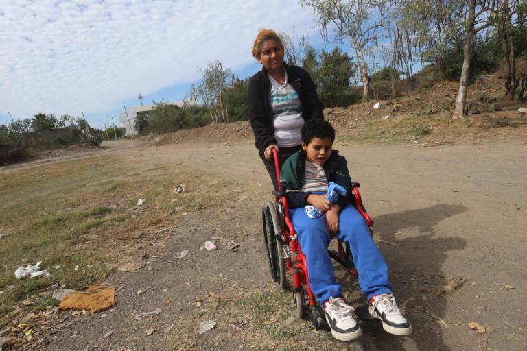 Busca familia apoyo para tratamiento del niño Juan Enrique