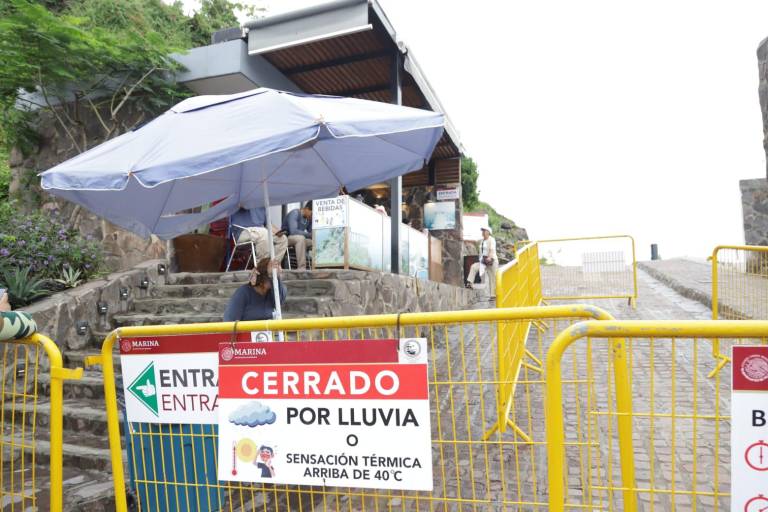 Cierran el Faro de Mazatlán por las lluvias para evitar accidentes