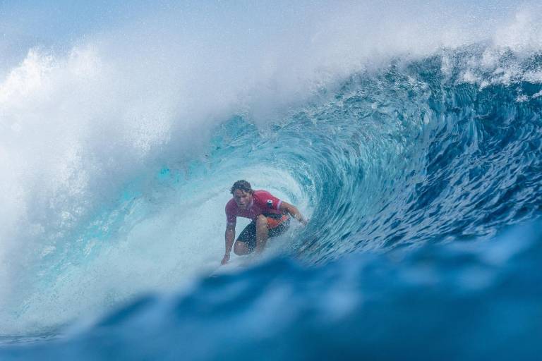 Alan Cleland roza la excelencia en el surf y sella su boleto a octavos de final en París 2024
