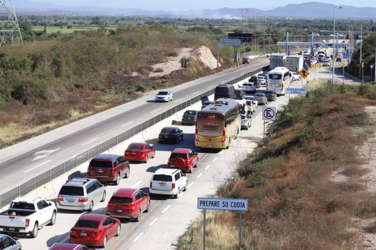 Éxodo de vacacionistas satura autopista Mazatlán-Tepic